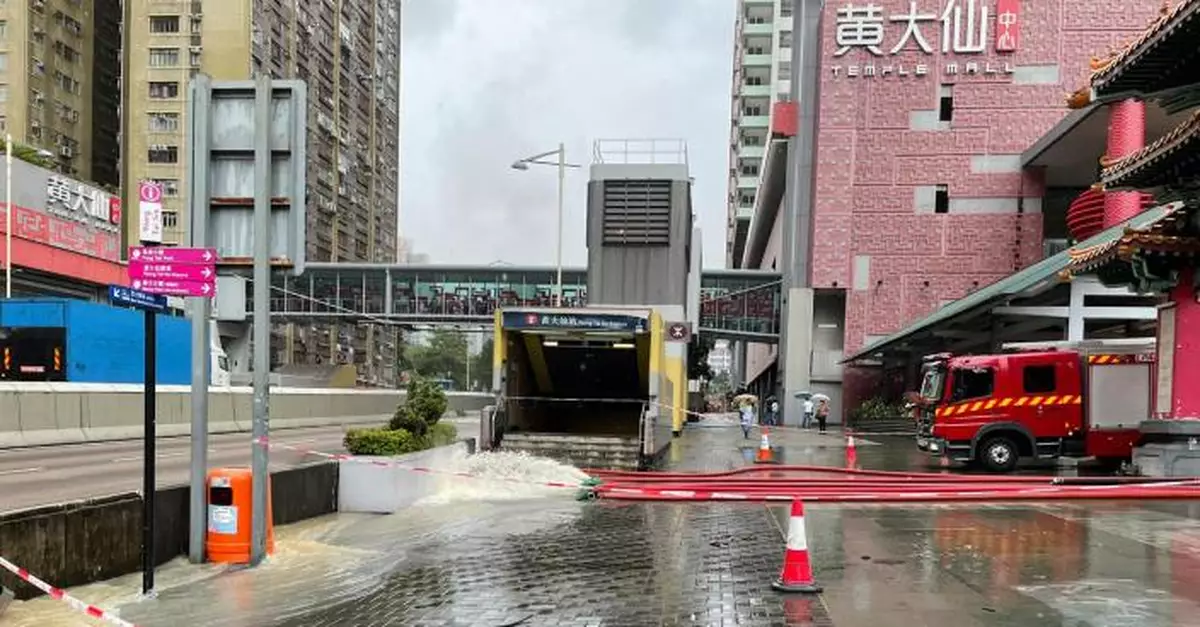 天氣｜暴雨下港鐵黃大仙及彩虹個別出口臨時關閉