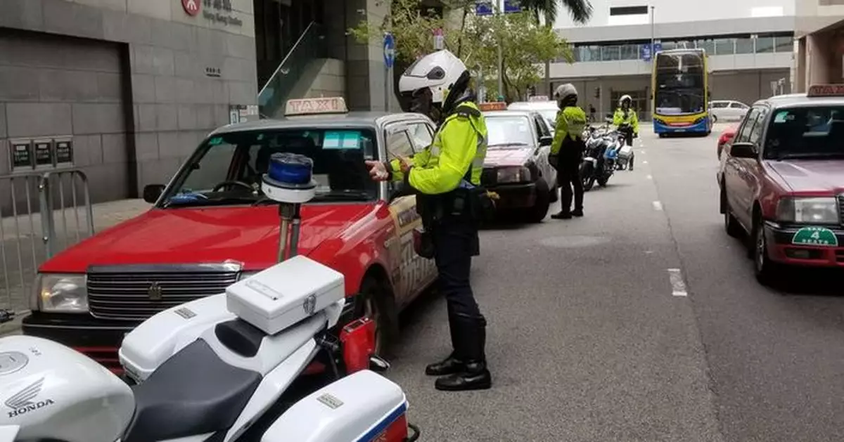 警方中秋國慶長假全港打擊交通違例 針對的士違規及白牌車共拘10人