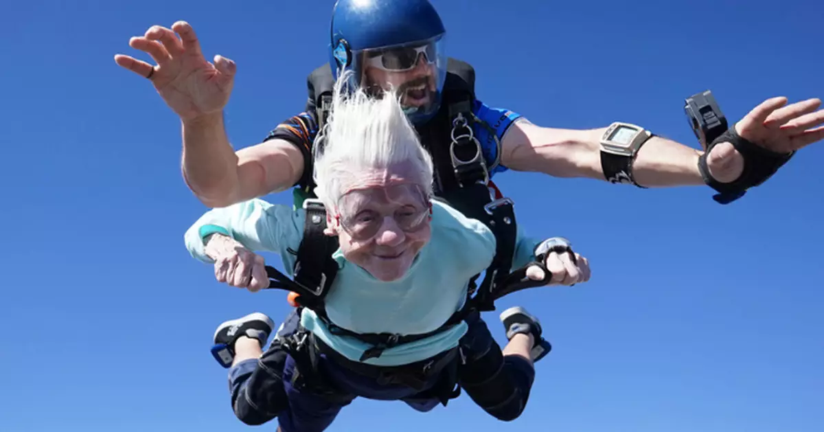 剛打破最高齡跳傘世界紀錄 美104歲人瑞睡夢中辭世