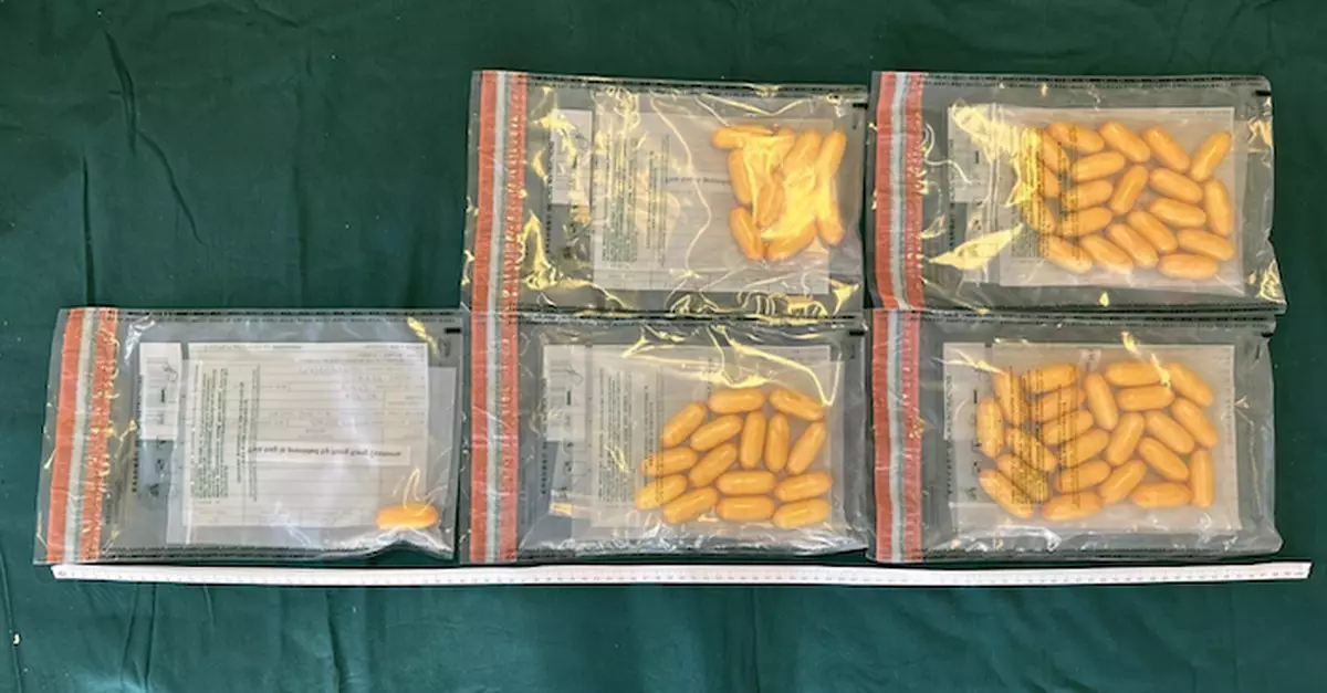 海關偵破兩宗旅客體內藏毒案 檢獲約2.2公斤懷疑可卡因
