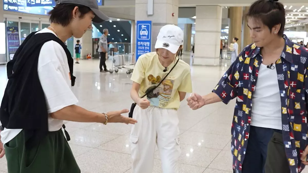 三位主持一同抵達韓國機場便要進行第一次抽籤。