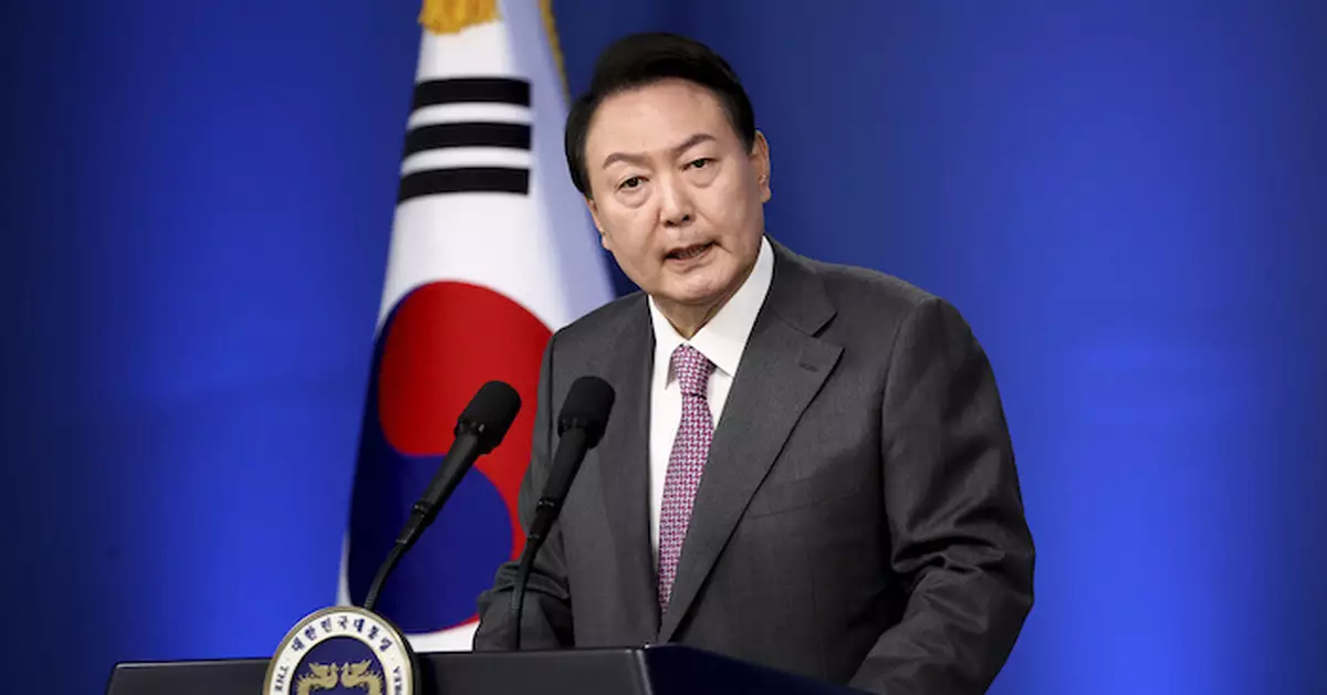 習近平出席APEC期間與南韓總統尹錫悅短暫交流