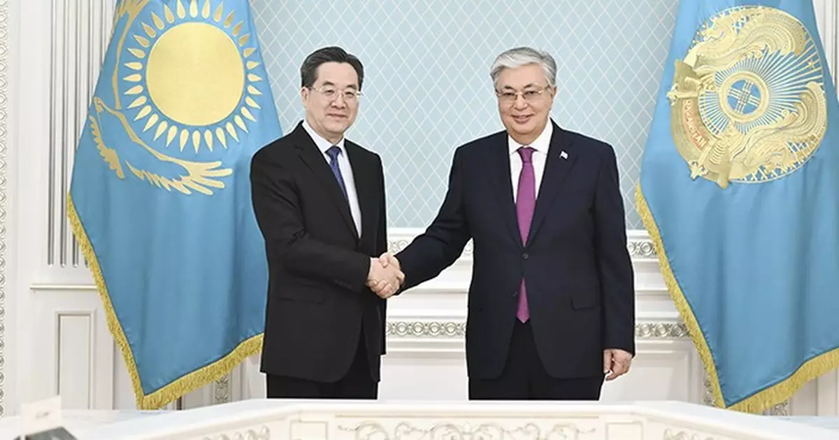 丁薛祥訪哈薩克 分別會見總統和總理 見證簽署合作文件