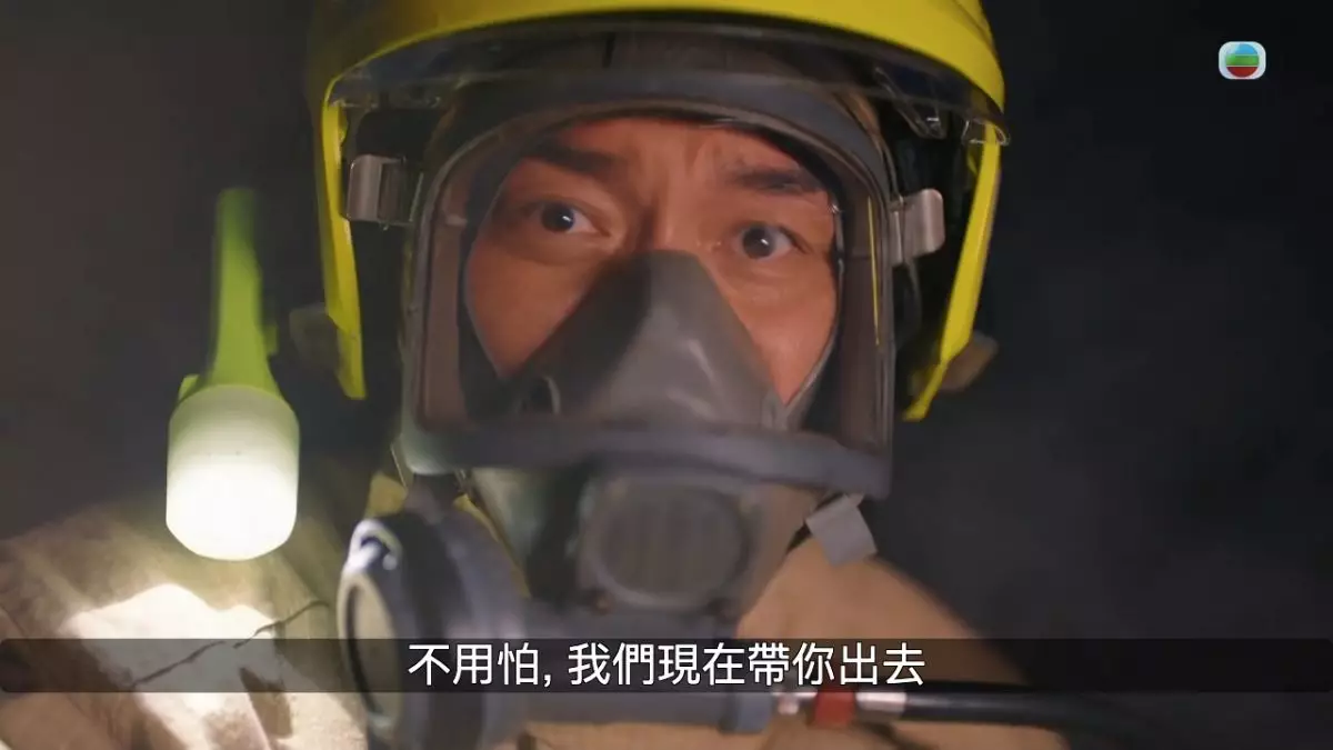 楊明閃現客串飾演消防員獲網民讚驚喜，唔少網民仲話要到楊明開聲先認得。