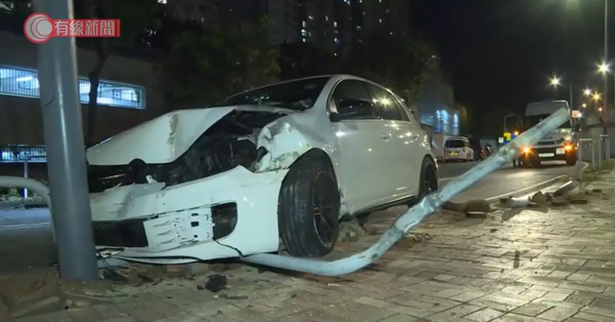 沙田私家車自炒撞燈柱及圍欄 36歲女司機涉醉駕被捕