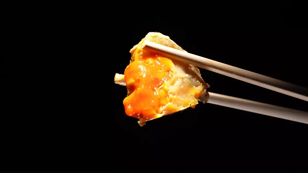 生醃膏蟹令人垂涎三尺。