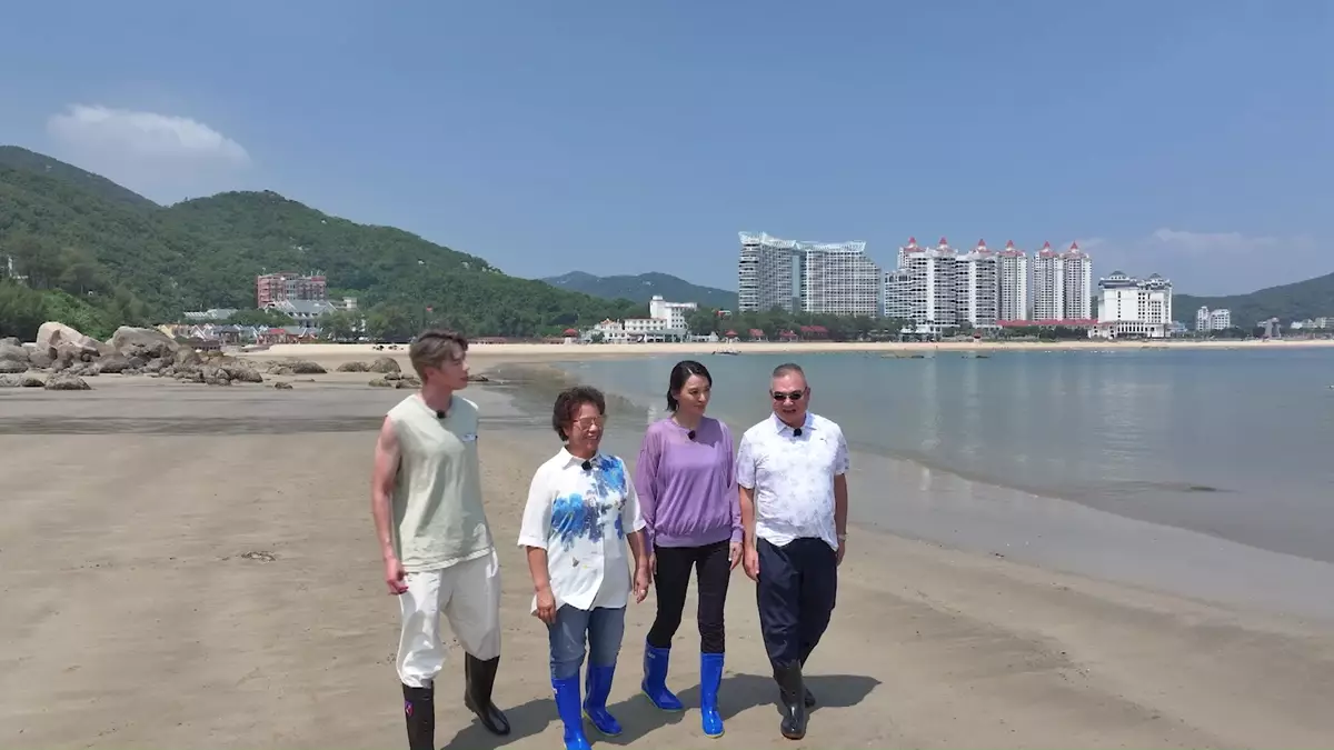 煒哥在烈日下開工,see through衫卻擋不住猛烈太陽。