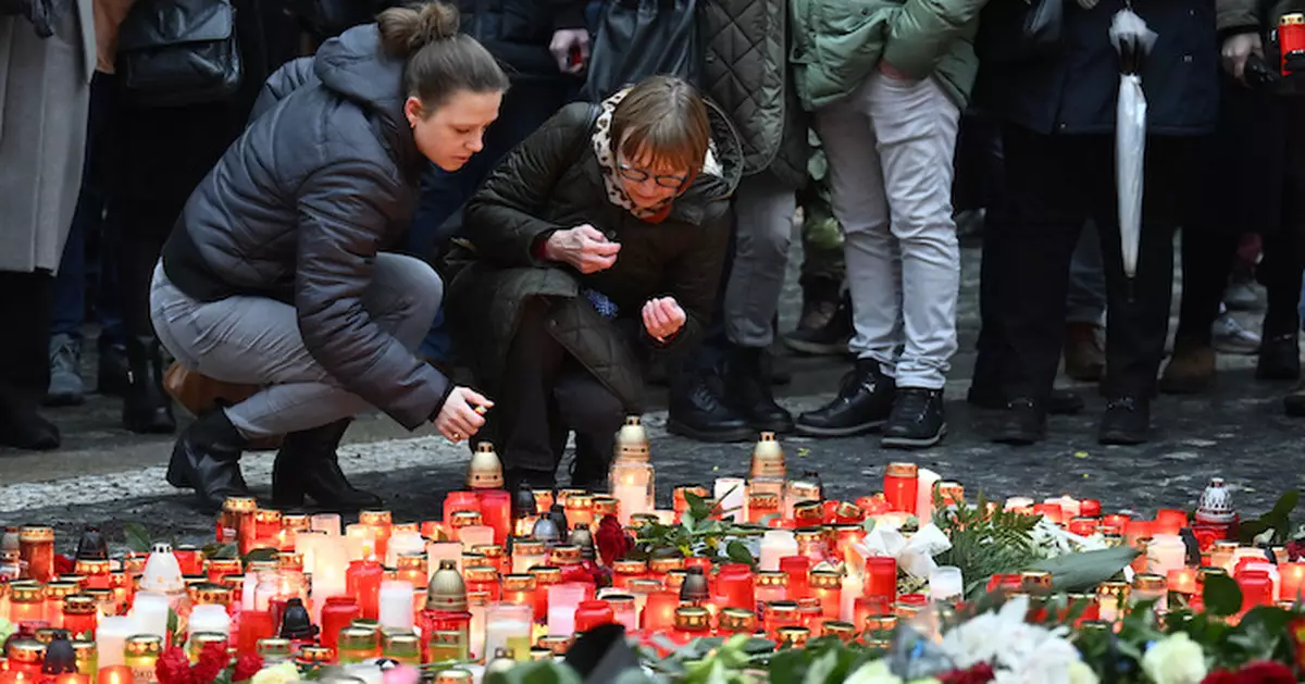 捷克全國哀悼大學槍擊案遇難者