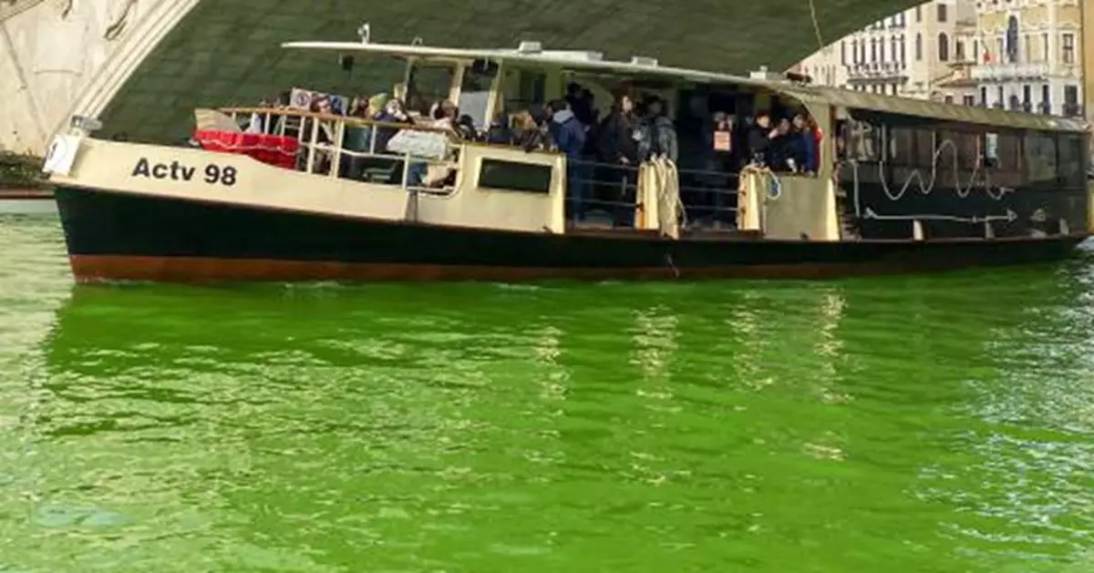 將威尼斯運河染綠 激進環保組織抗議COP零進展