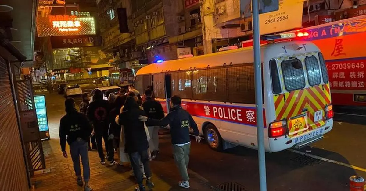 警方搜查南京街搗破非法賭檔 拘13人包括一名非華裔男負責人