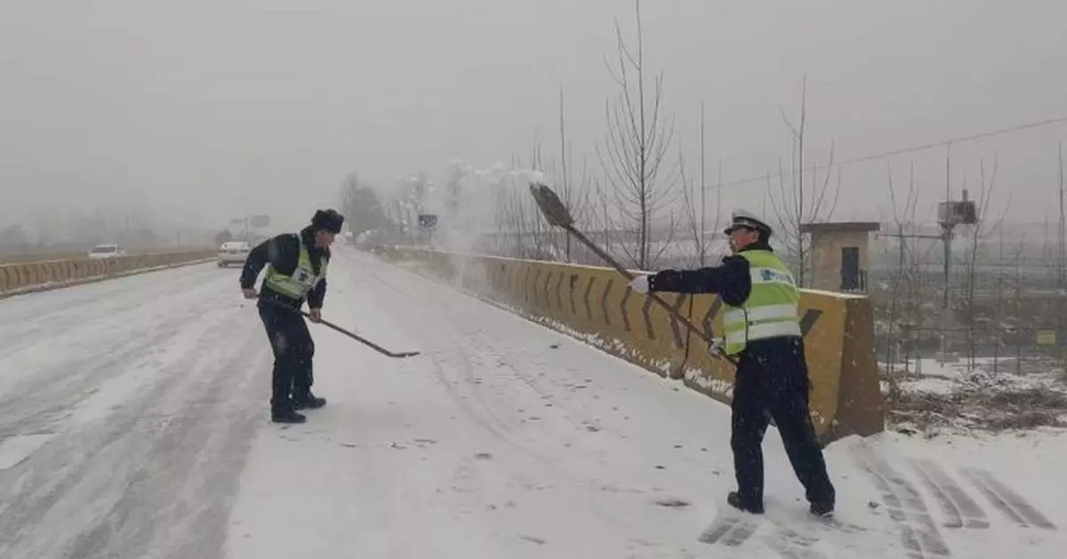 寒潮雨雪遇春運返程 18省區市190個路段封閉