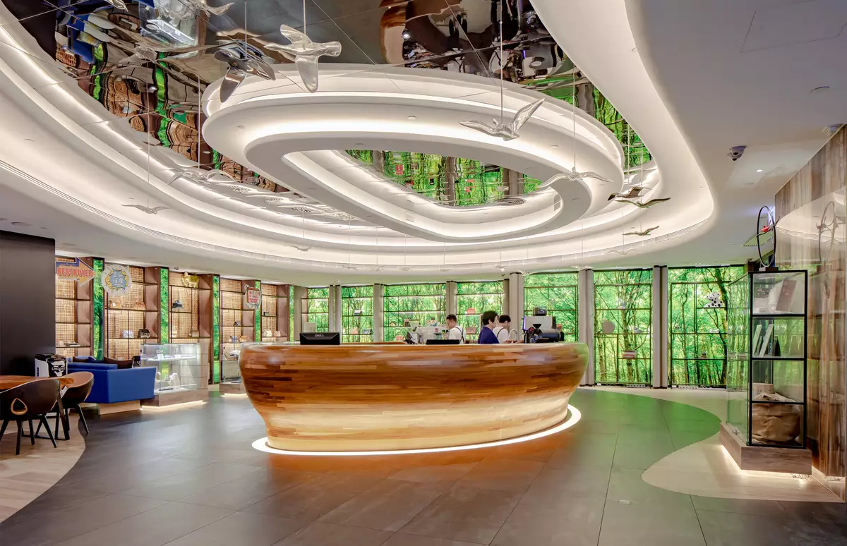 Oasis Avenue香港粵海酒店全方位改造,成為香港首家智能酒店。