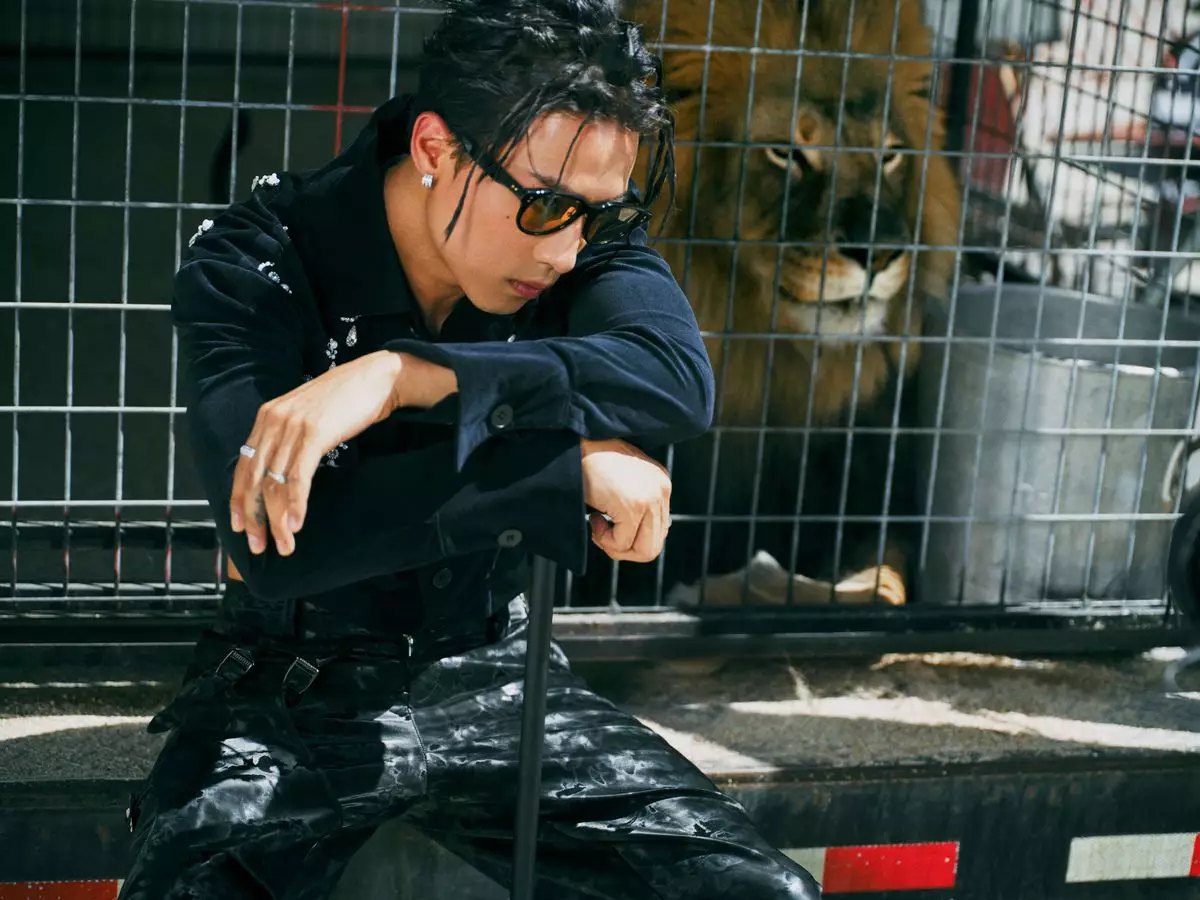 MV在美國拍攝，還有獅子入鏡。