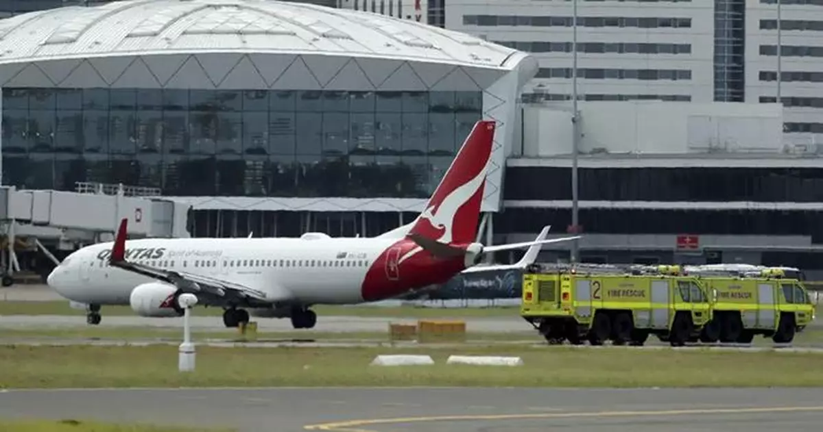 澳航客機一側傳巨響 機師靠單引擎安全降落