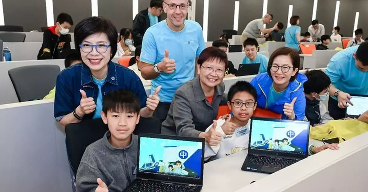 中電捐贈40部二手電腦予基層學童 助同學成為「數碼公民」