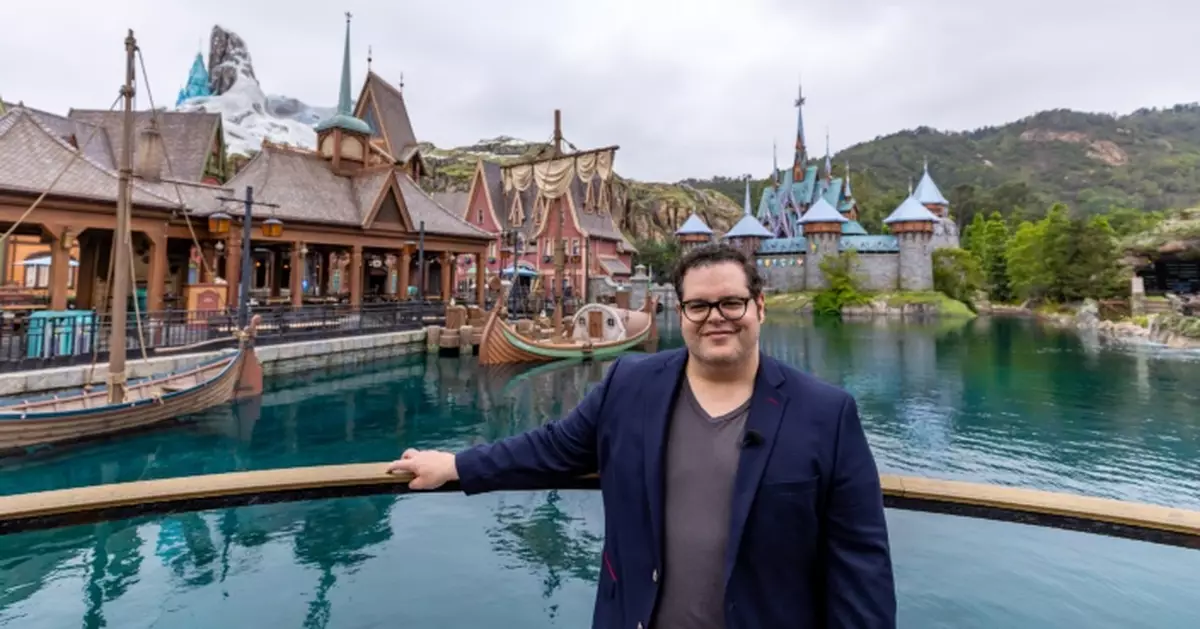 Josh Gad首訪香港迪士尼樂園 從大銀幕聲演Olaf走進現實阿德爾王國