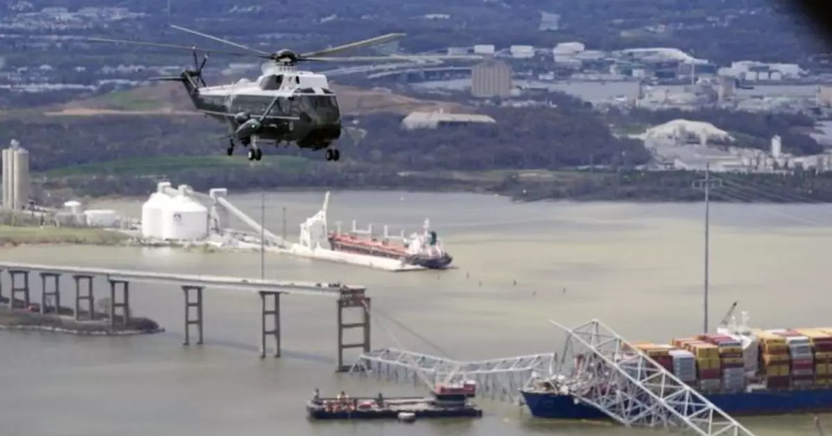 拜登到巴爾的摩 乘直升機視察坍塌大橋