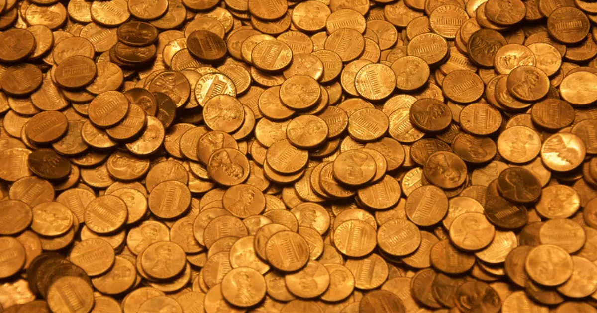 抽獎獲尋寶神器 英6旬漢挖到234枚16世紀硬幣賺22萬！
