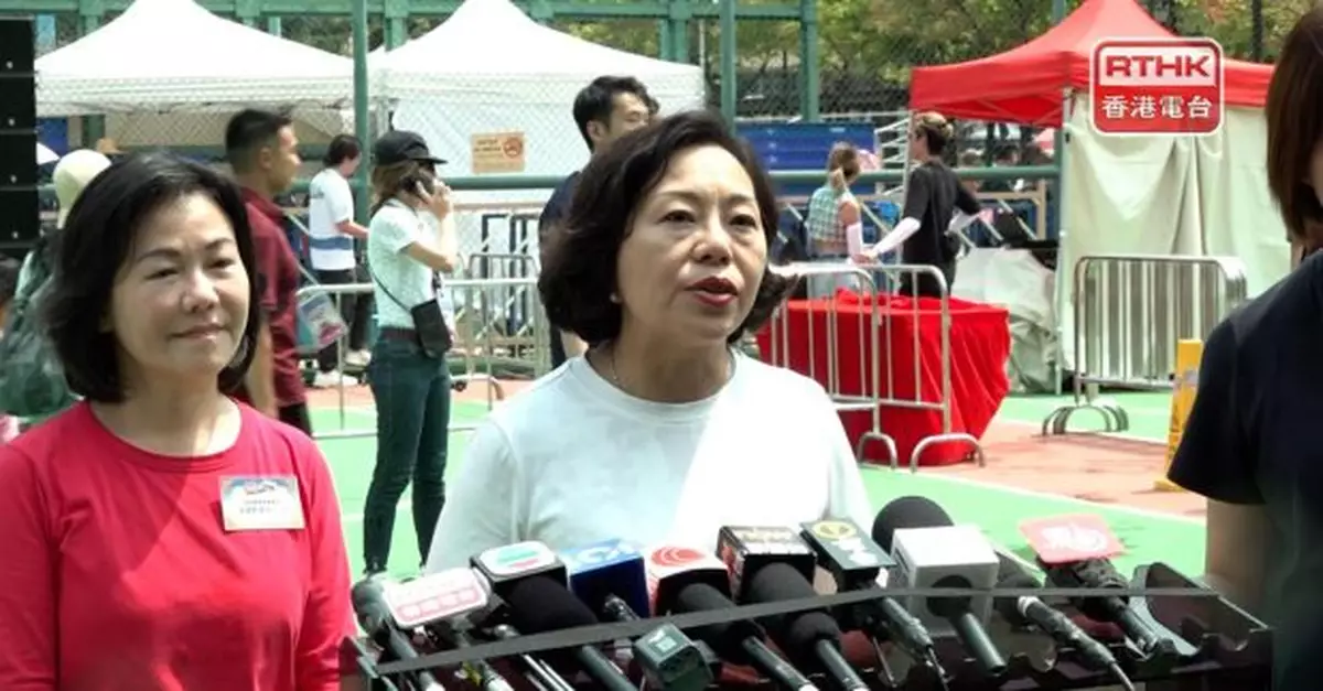 九龍城潑水活動移師籃球場　麥美娟指市民玩得投入