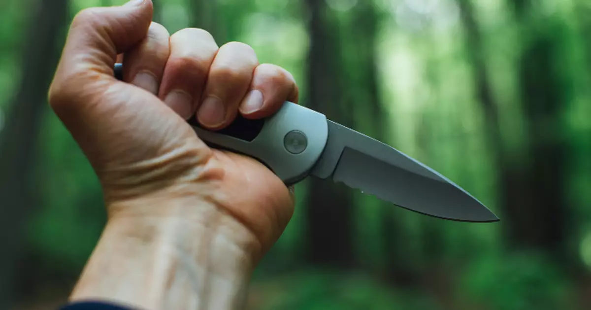 ​​新加坡組屋爭產慘劇！養父拒加名列屋主　養女恐無家可歸斬父40刀​