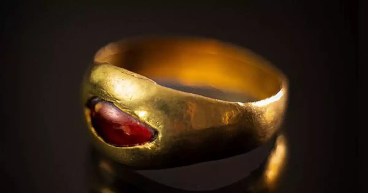 以色列現「鑲紅寶石金戒指」  距今已2300年完好無損