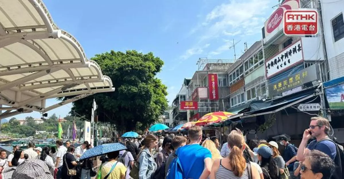長洲舉行太平清醮飄色巡遊　有市民及旅客稱印象深刻