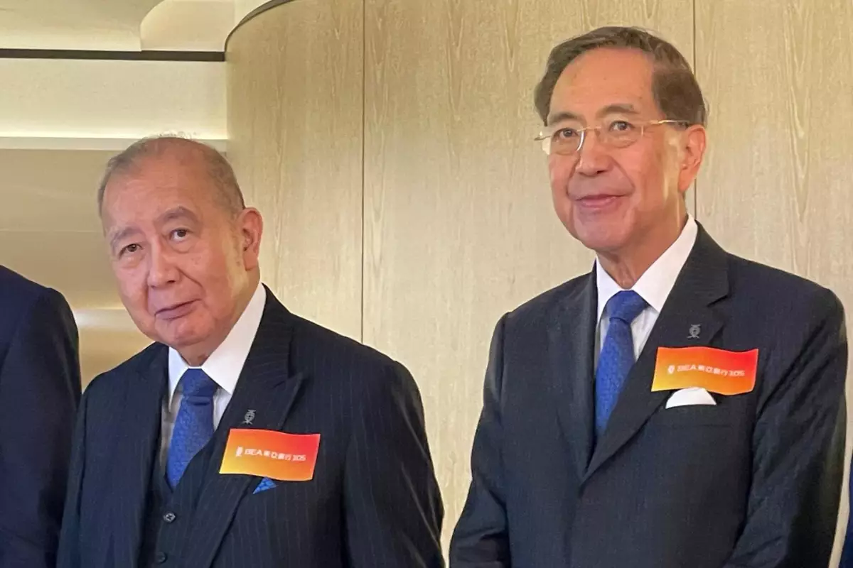 執行主席李國寶(左)、副主席李國章(右)