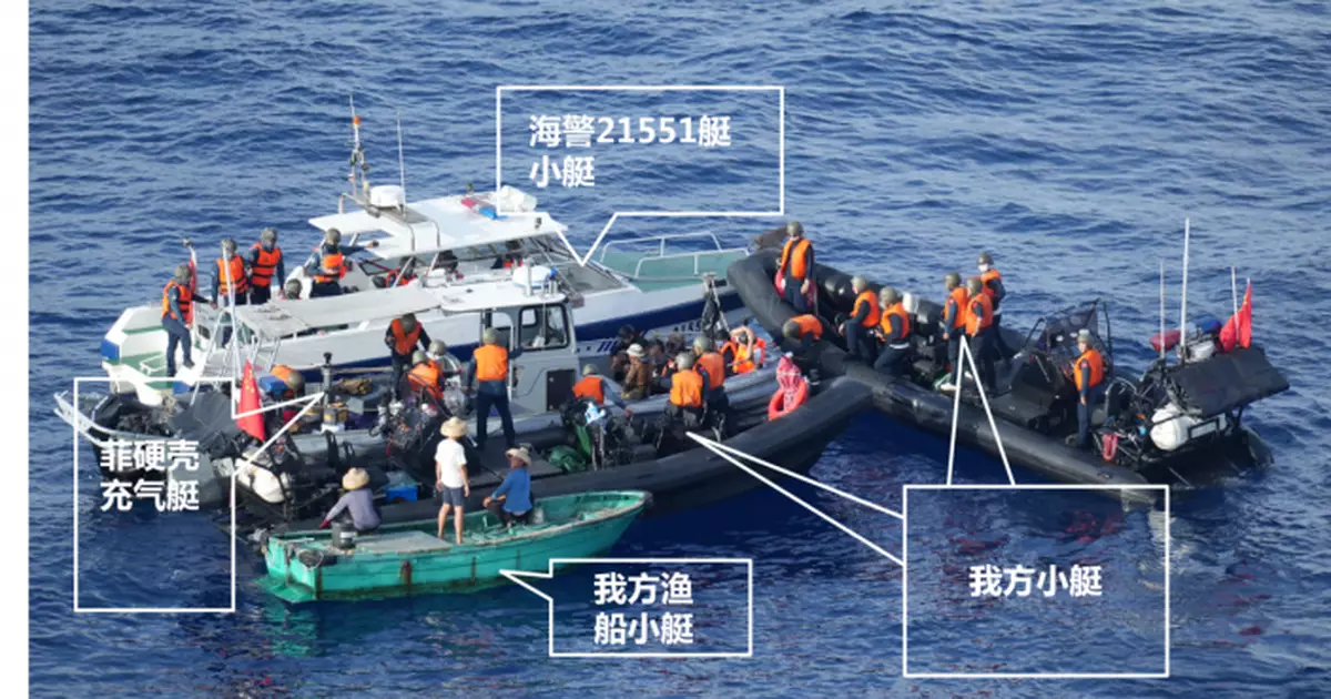 菲方仁愛礁海域企圖向非法軍艦運送物資 中國海警首次登臨檢查畫面曝光