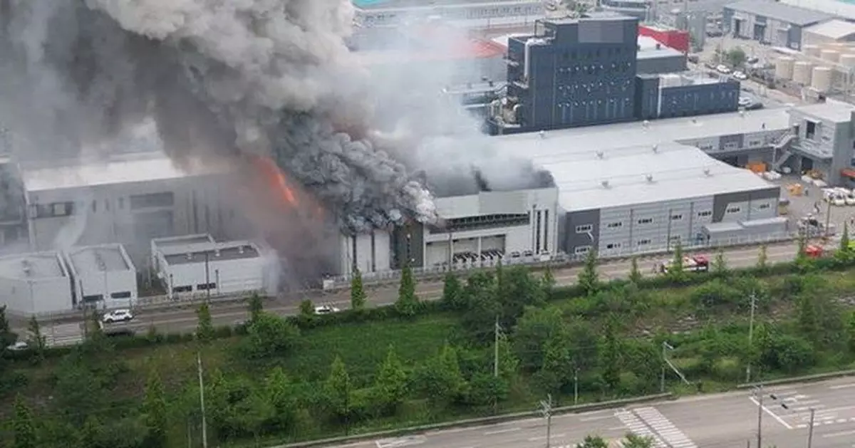 南韓京畿道電池廠發生大火至少1死3傷 據報多人仍被困