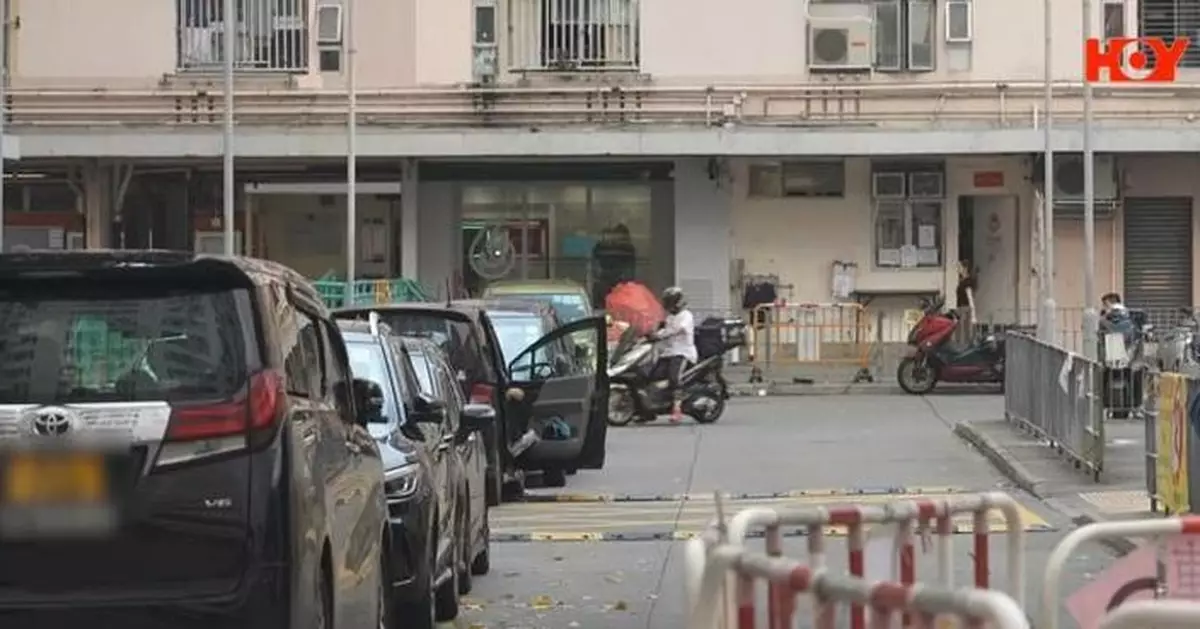 一線搜查｜柴灣漁灣邨「無掩雞籠」變免費車場　車輛自由進出停泊阻塞緊急出通道　屋邨辦事處稱有扣押車輛兼俾罰款通知書