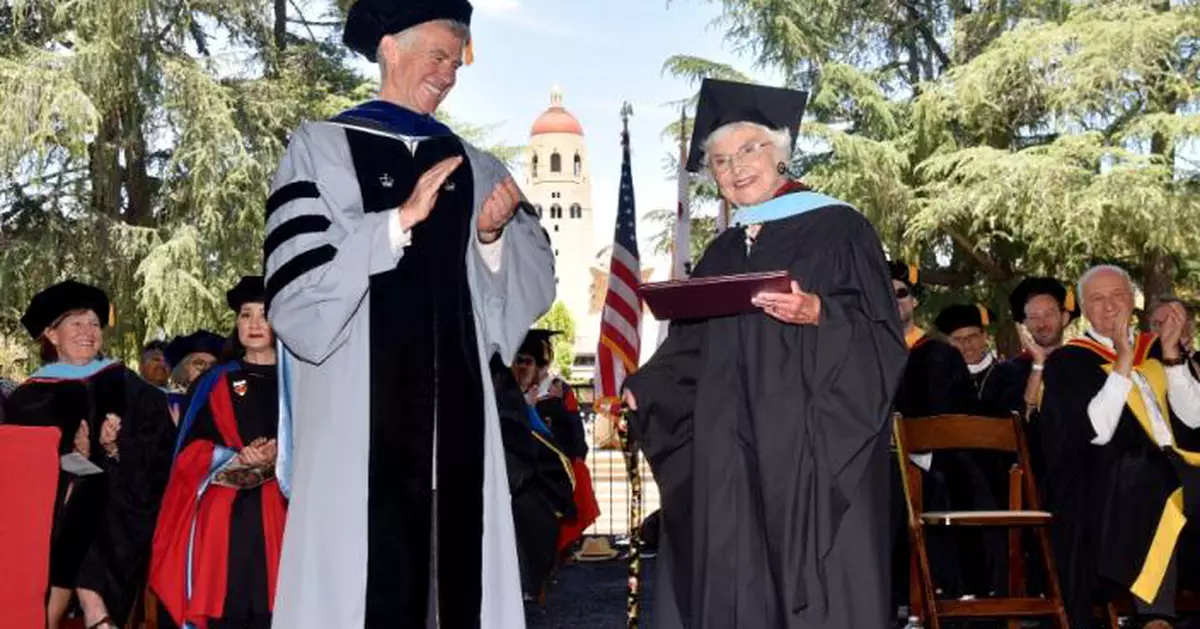 二戰因結婚中斷學業 美105歲曾祖母投身教育83年終獲碩士學位