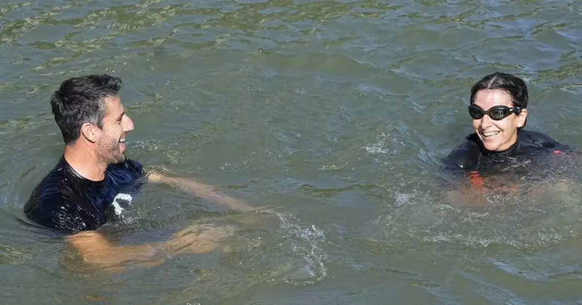 巴黎奧運｜巴黎市長於塞納河游泳 向外界展示河水淨化成效