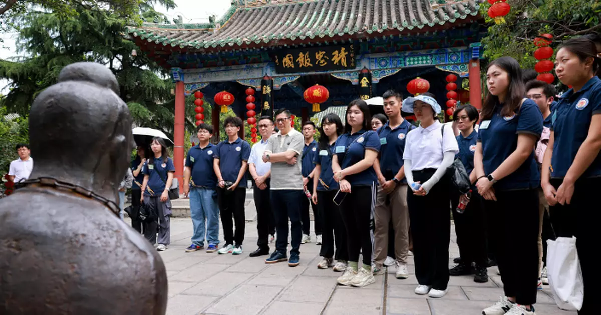 鄧炳強率保安局青少年制服團成員繼續河南考察