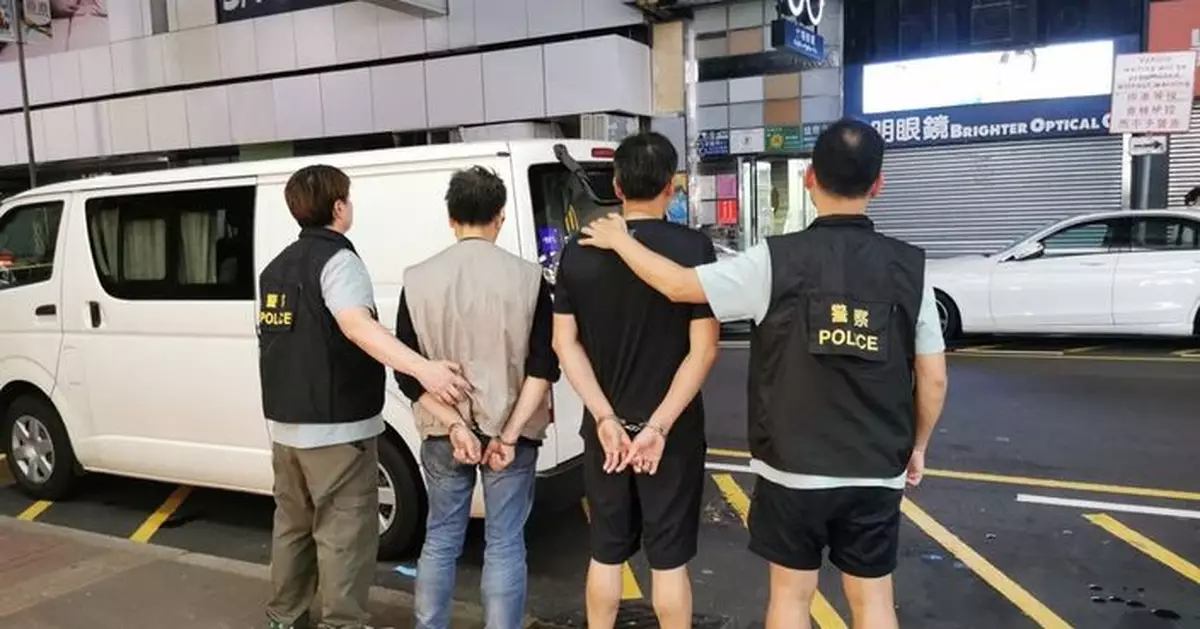 警方旺角搗破兩非法賭檔 拘18名男女及檢獲一批賭具