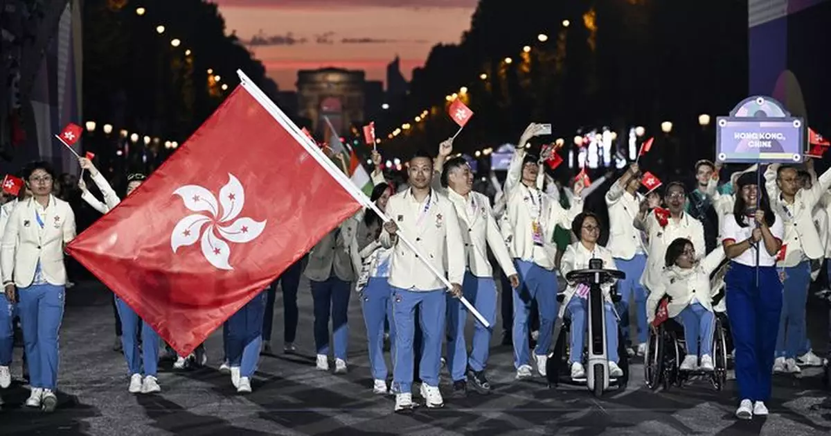 巴黎殘奧｜中國香港代表團進場 陳浩源及王婷莛擔任旗手