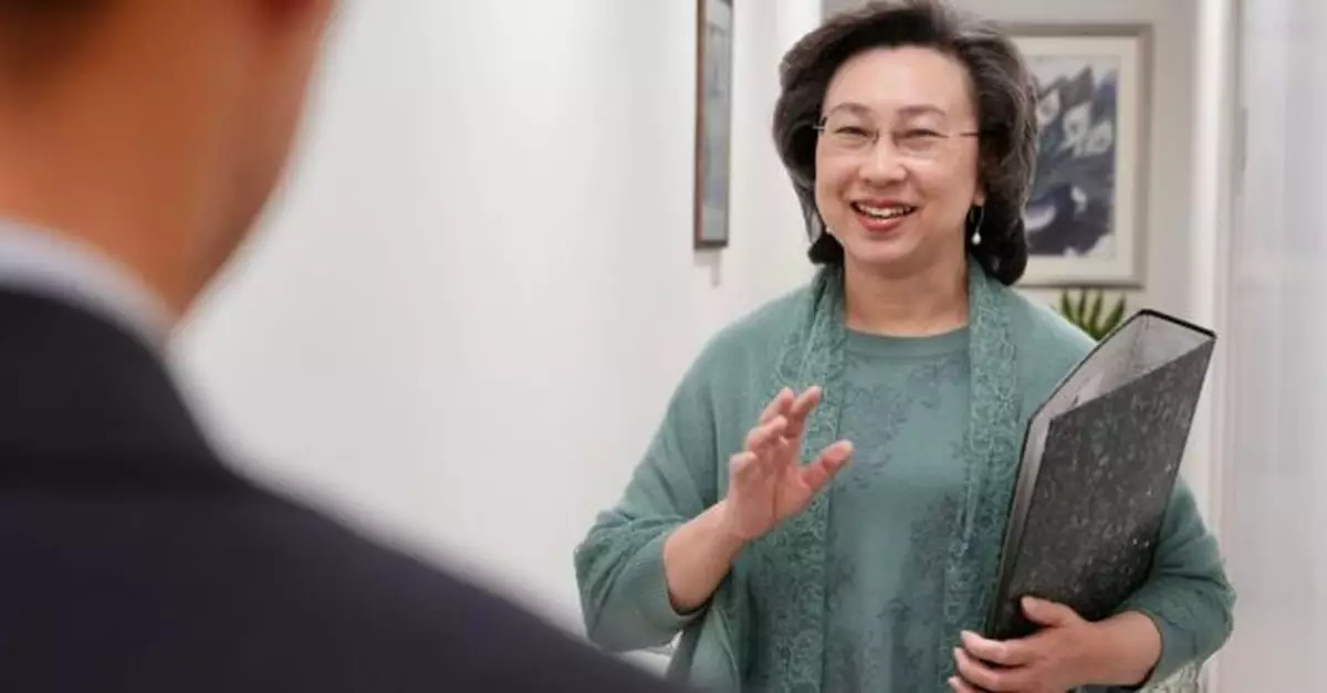 楊何蓓茵表示公務員不可以公務員身份批評任何政府政策