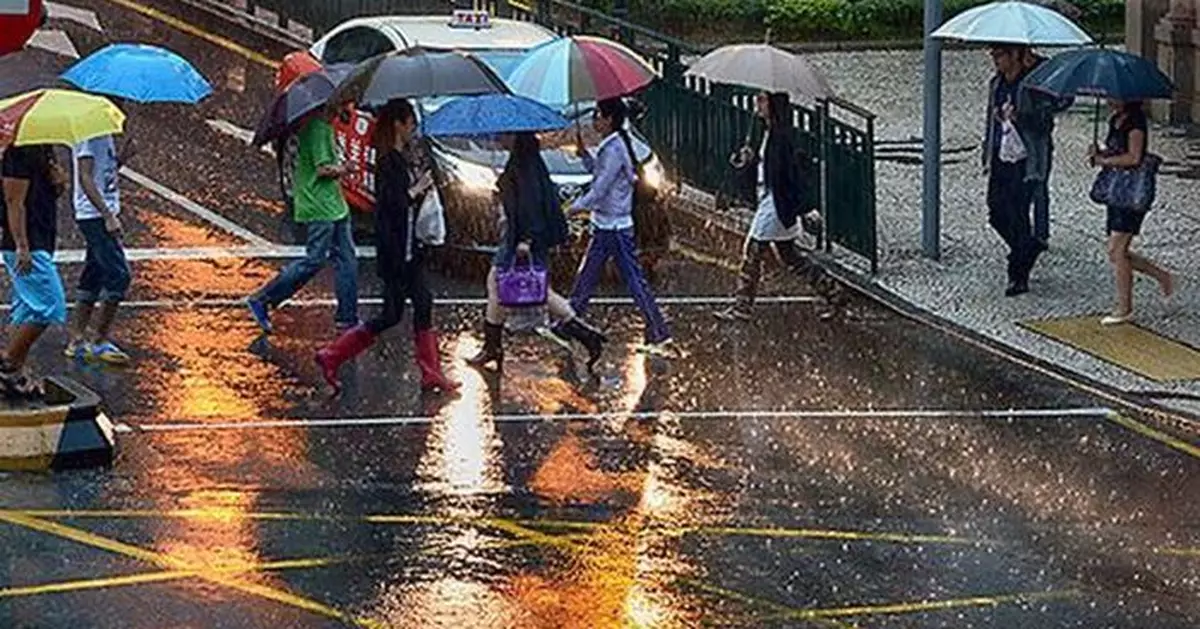 颱風摩羯｜澳門八號東北風球生效　現時風力增強並伴隨頻密大驟雨及雷暴