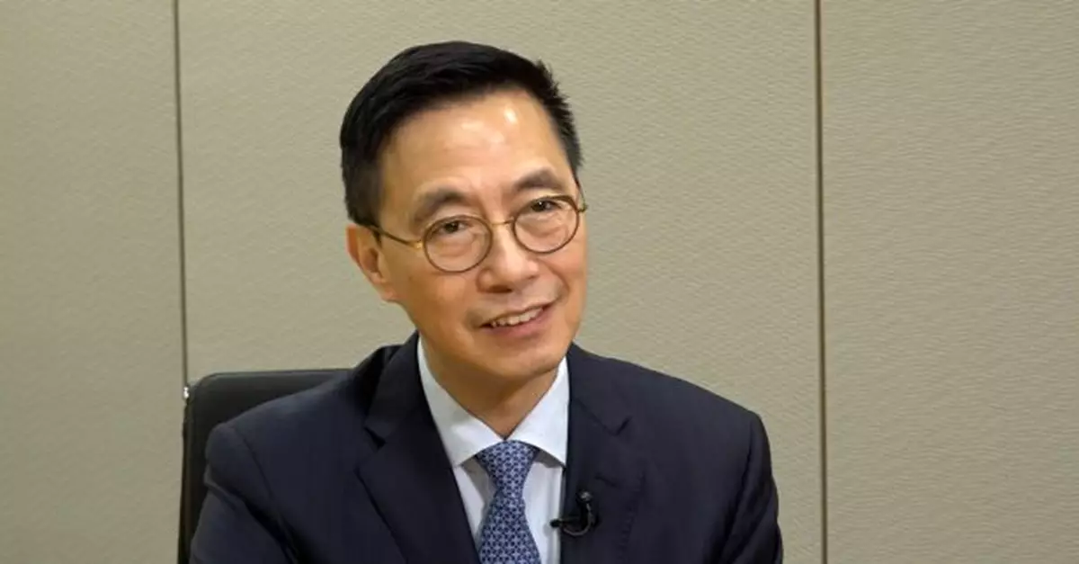 楊潤雄啟程前往成都　出席歡送大熊貓安安及可可赴港儀式