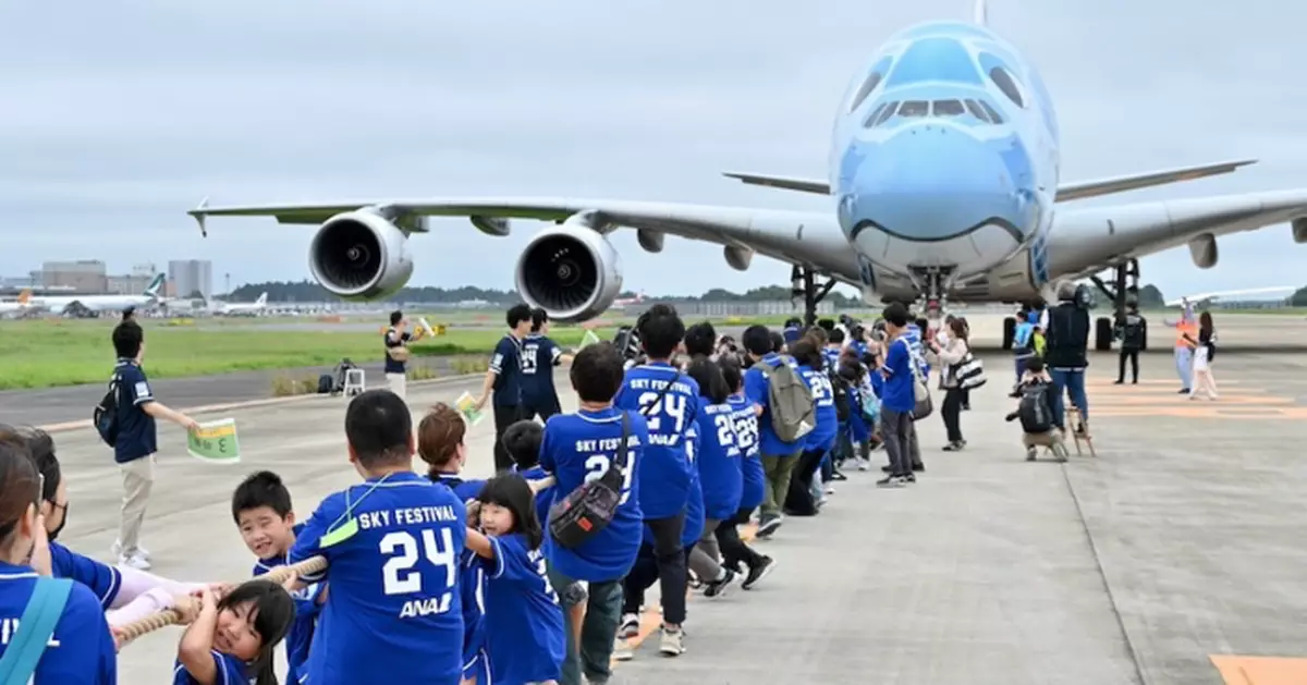 日機場辦「飛機拔河比賽」 350小學生連同家長拉動全球最重客機A380