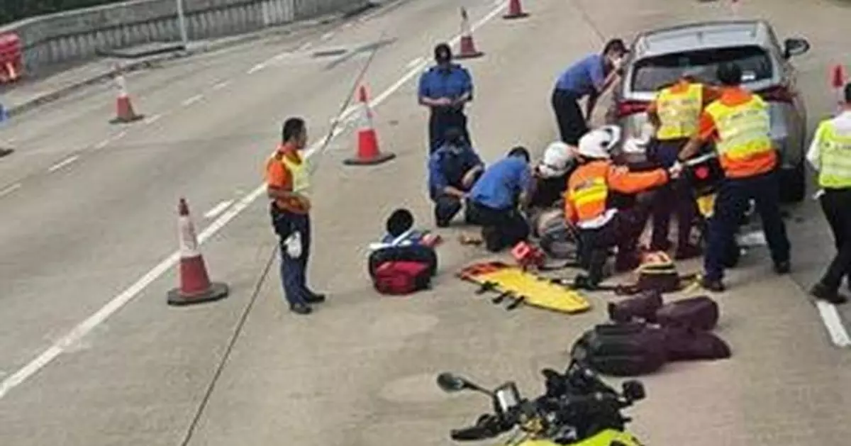 西隧九龍入口電單車與私家車相撞 鐵騎士受傷送院