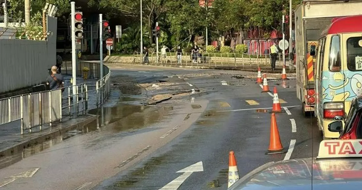 荔枝角道近大南西街爆水管 現場臨時改道緊急維修