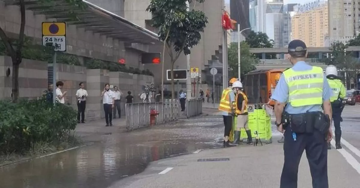 灣仔港灣道爆水管附近酒店受影響　水務署派水車臨時供水