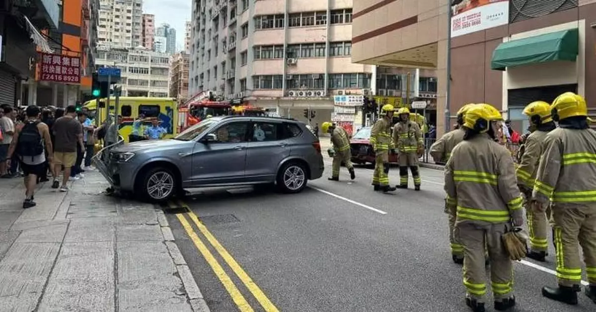 新蒲崗大有街私家車的士貨車三車相撞三人受傷