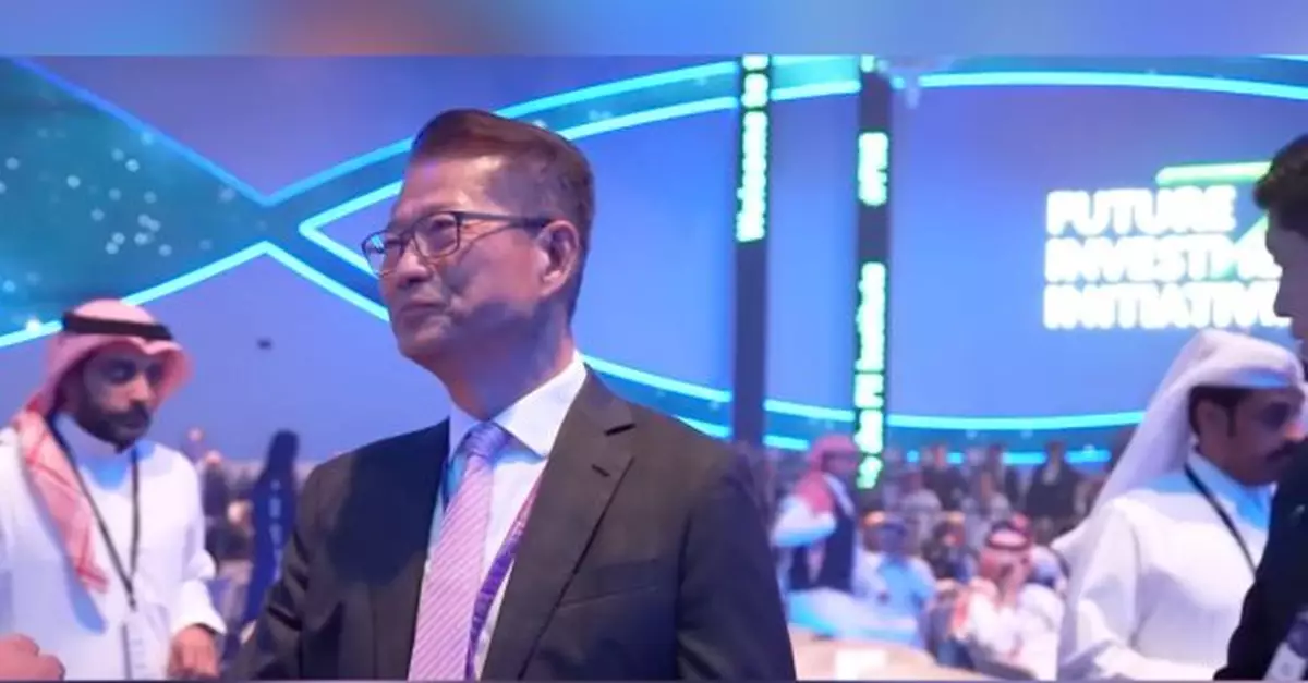 陳茂波於沙特見證科技園公司與當地公司簽署合作備忘錄