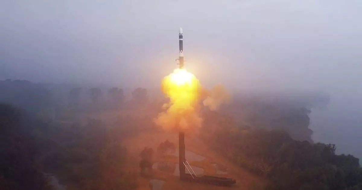 北韓試射火星炮-19型洲際彈道導彈 金正恩指試射成功