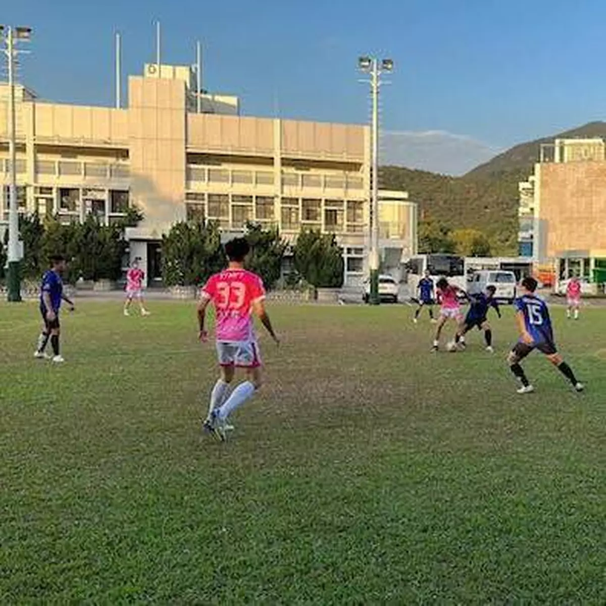 香港海關足球隊以波會友 與油尖旺青年代表隊比賽