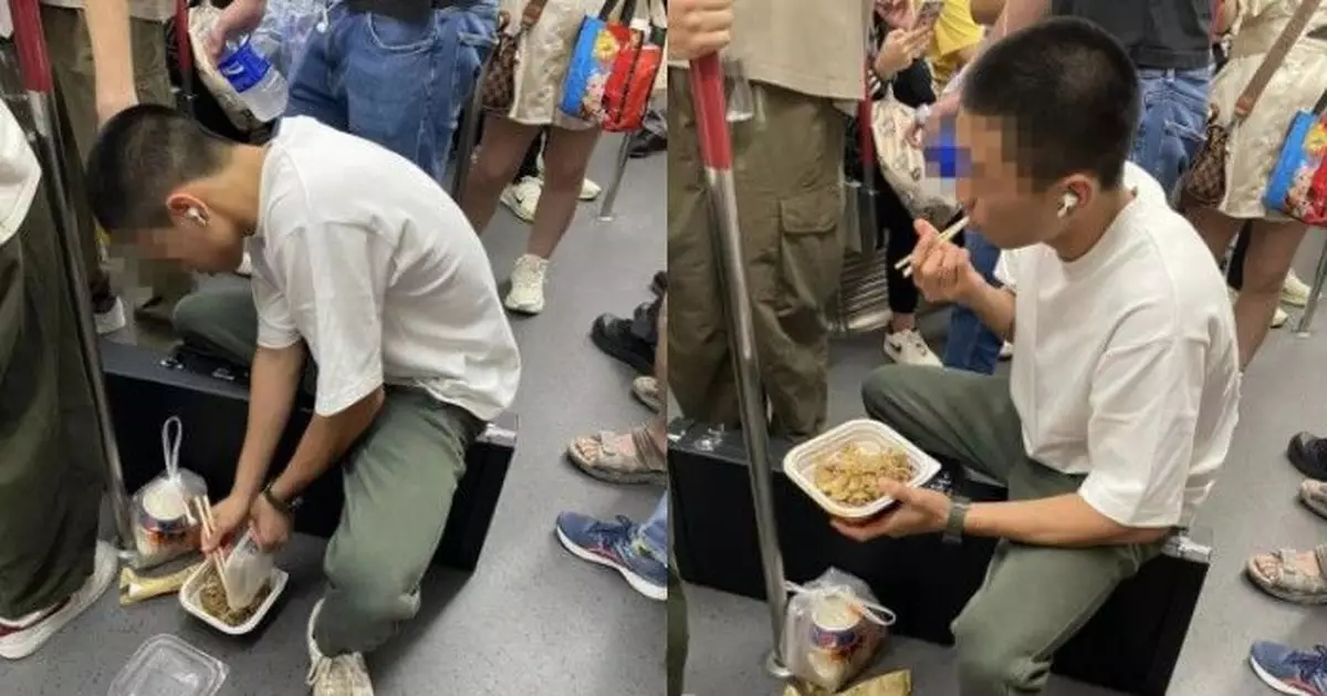 男子港鐵車廂忘我歎牛肉飯好誇張 網民嘲諷：鐵路便當