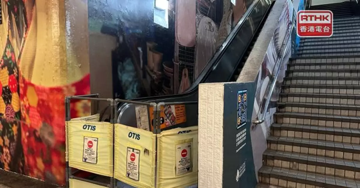 內地團疑有人在扶手電梯失足引致骨牌式跌倒　多人擦傷1人須送院