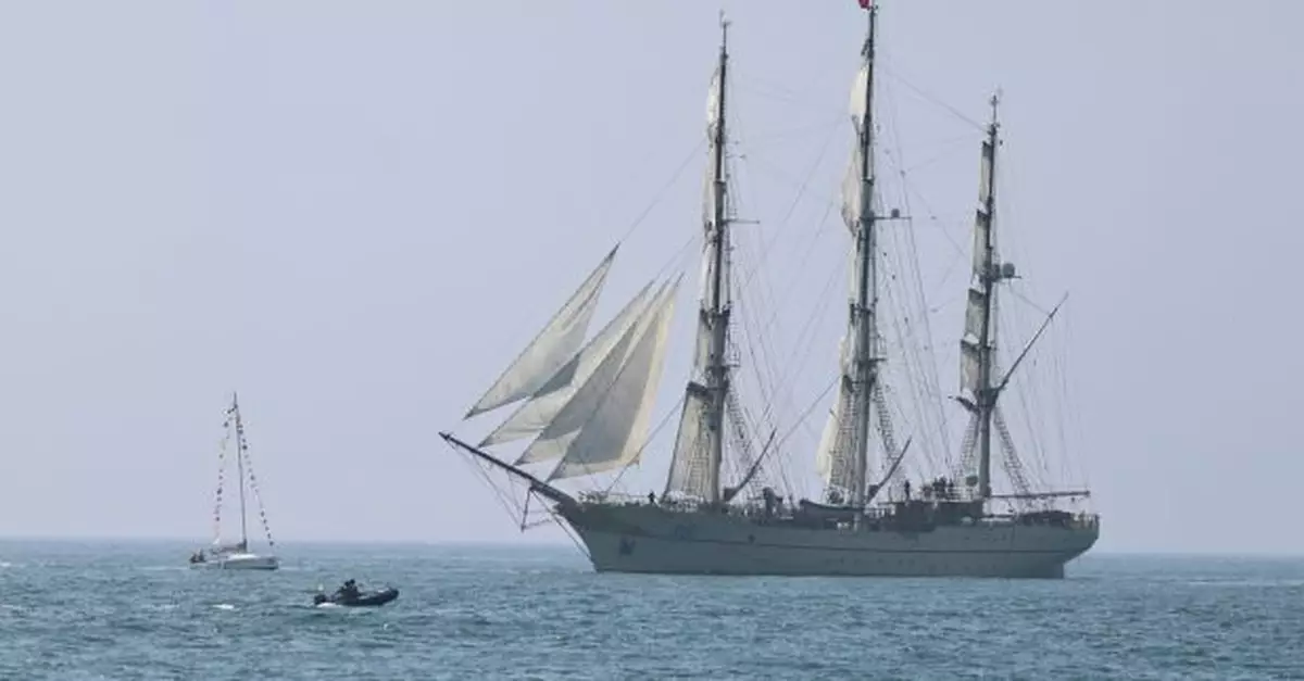 解放軍海軍風帆訓練艦「破浪號」訪港停靠三天