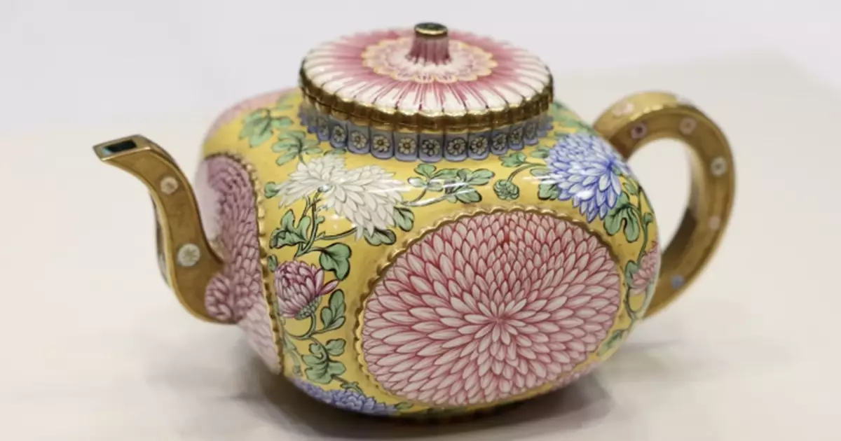 香港故宮文化博物館周三起展出中國紫禁城及法國凡爾賽宮文物